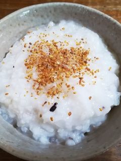 お粥。塩とそば茶のふりかけ。-レシピのメイン写真