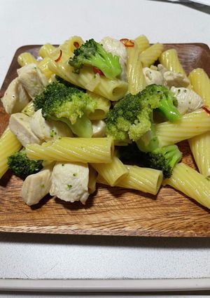 鶏肉とブロッコリーのペペロンチーノ-レシピのメイン写真