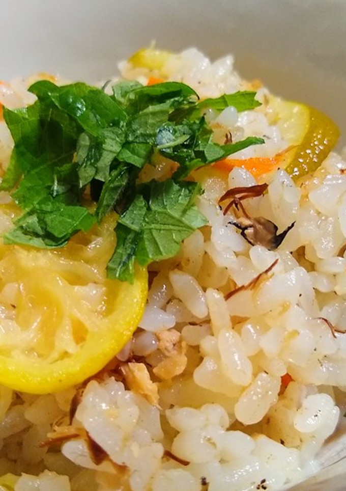 すだち香る♪サバ缶で簡単極上炊き込みご飯-レシピのメイン写真