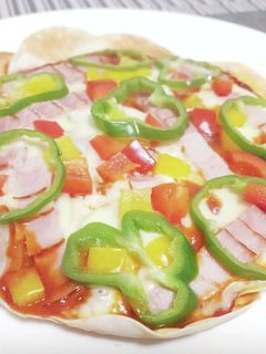 超簡単!餃子の皮で作るミックスピザ!!-レシピのメイン写真