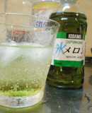 メロンソーダ(シロップと炭酸水)