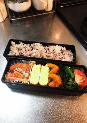 焼き鮭とえびフライのお弁当-レシピのメイン写真