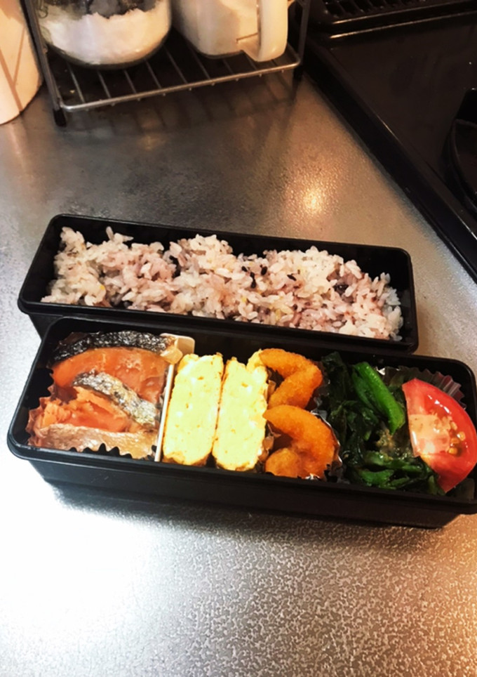焼き鮭とえびフライのお弁当-レシピのメイン写真