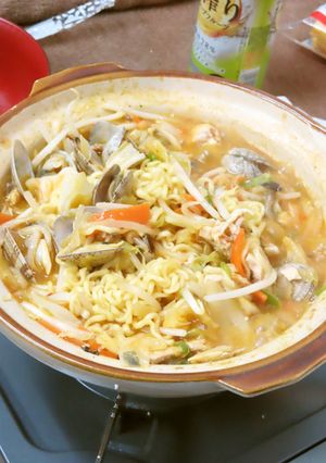 卓上コンロでインスタントラーメン美味鍋物-レシピのメイン写真