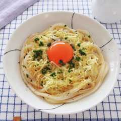 รูปของ たっぷりチーズの釜玉風うどん