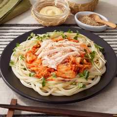 รูปของ サラダチキンとキムチのうどん
