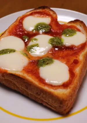 マルゲリータ風ピザトースト-レシピのメイン写真