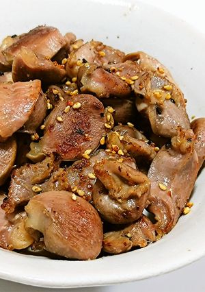 お酒が進む簡単おつまみ！砂肝のごま油炒め-レシピのメイン写真