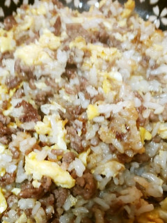 簡単美味・卵と豚挽き肉のガーリック炒飯-レシピのメイン写真