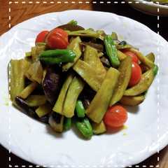 รูปของ 茄子としし唐とプチトマトのカレー炒め