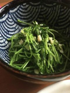 豆苗のにんにく炒め。シンプル簡単に!-レシピのメイン写真