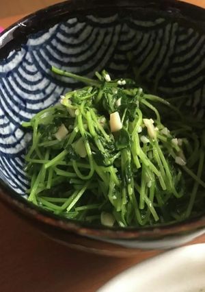 豆苗のにんにく炒め。シンプル簡単に！-レシピのメイン写真