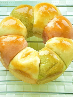シフォン型でカラフルちぎりパン-レシピのメイン写真