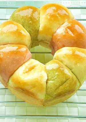 シフォン型でカラフルちぎりパン-レシピのメイン写真