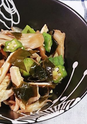 鶏とオクラと舞茸とわかめの梅酢和え-レシピのメイン写真