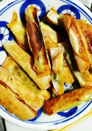 餃子の皮でハムとチーズをくるくると。-レシピのメイン写真