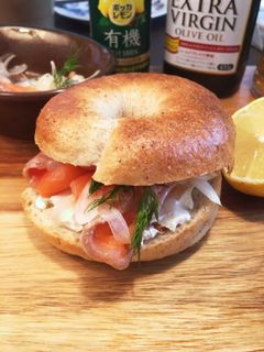 簡単!スモークサーモンのベーグルサンド-レシピのメイン写真