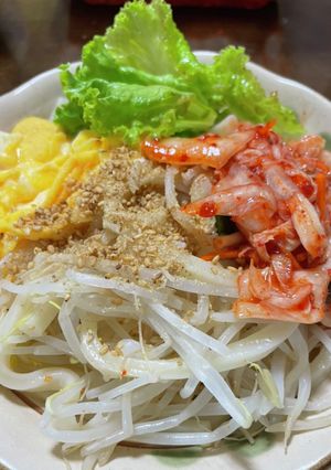 冷凍うどんアレンジ　キムチサラダうどん-レシピのメイン写真