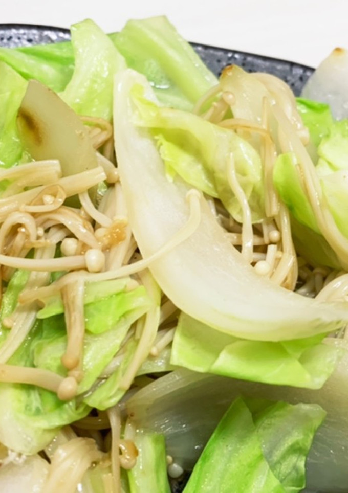 シンプル玉ねぎとキャベツとエノキの炒め物-レシピのメイン写真