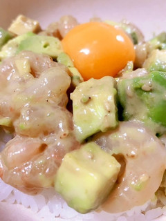 簡単!アボカドと甘エビ丼-レシピのメイン写真