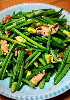 花ニラと豚もも肉のオイスターソース炒め-レシピのメイン写真