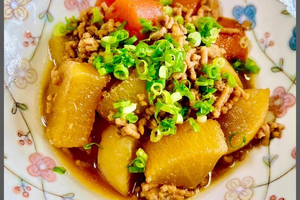 白米消滅しるびー食堂！大根と豚肉の煮物