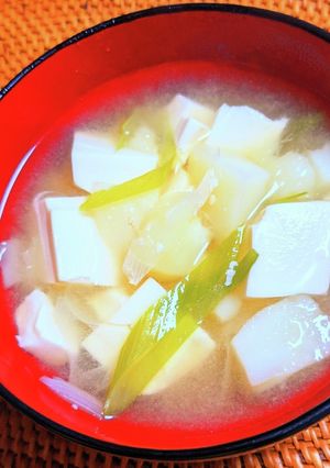 豆富とじゃがいも・長ネギの味噌汁-レシピのメイン写真