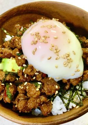 坦々風アボカド丼-レシピのメイン写真