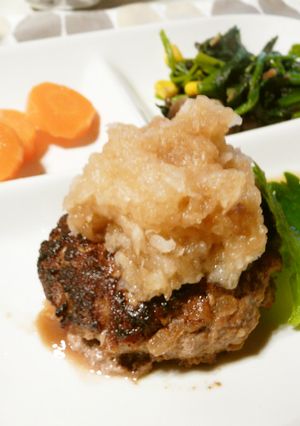 意外なもので？！肉汁たっぷりハンバーグ♪-レシピのメイン写真