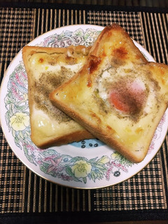 目玉焼きトースト変わり種甘じょっぱい系-レシピのメイン写真