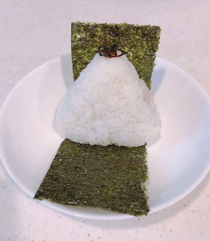 塩昆布で、ふじっ子煮風、昆布のおにぎり！ by クックまいななパパ