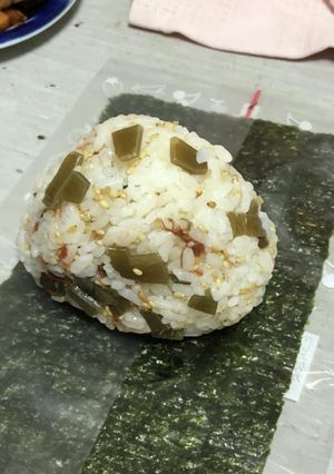 梅昆布とごまおにぎり-レシピのメイン写真