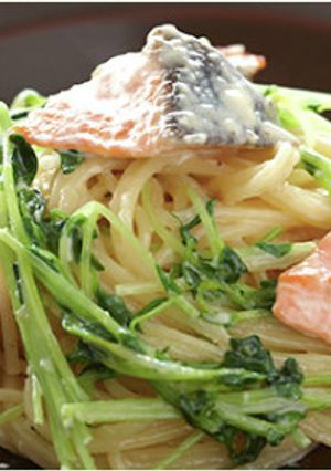 豆苗と鮭のクリームパスタ-レシピのメイン写真