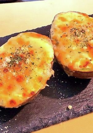 やみつき！流行りの月見アボカドチーズ焼き-レシピのメイン写真