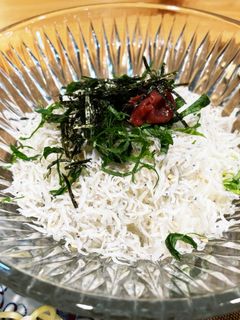 大葉と梅がいいアクセントに!しらす丼-レシピのメイン写真