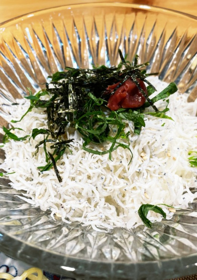 大葉と梅がいいアクセントに！しらす丼-レシピのメイン写真