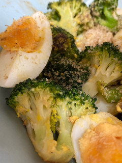 香ばしい!ブロッコリーとゆで卵の蒸し焼き-レシピのメイン写真
