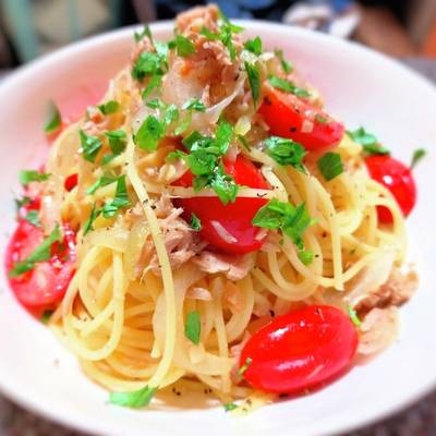 ツナ缶、玉ねぎ、ミニトマトのパスタ by 江上隼人