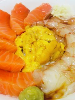 ウニ、サーモン、赤エビで海鮮丼-レシピのメイン写真