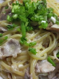 舞茸と豚肉のホワイトソースパスタ-レシピのメイン写真