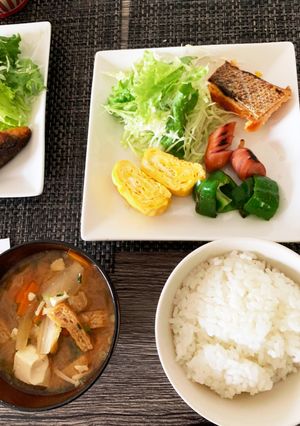 今日の朝食　玉子焼き　鮭　ソーセージ-レシピのメイン写真