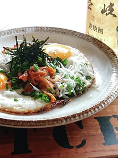 おうち居酒屋★お酒がススム豪華目玉焼き-レシピのメイン写真
