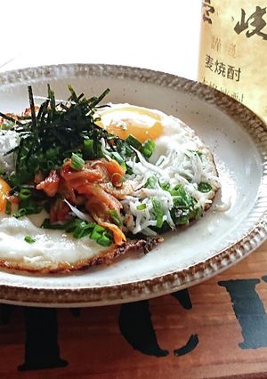 おうち居酒屋★お酒がススム豪華目玉焼き-レシピのメイン写真