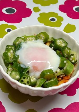 ヘルシー！納豆キムチ温泉卵オクラ-レシピのメイン写真
