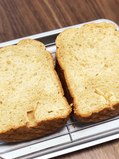 ☆HBで作る全粒粉入り食パン☆-レシピのメイン写真