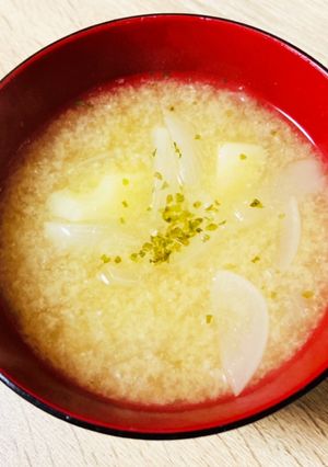 じゃが芋と玉ねぎの味噌汁-レシピのメイン写真