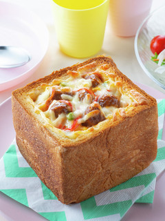 ミートボールの食パン一斤まるごとグラタン-レシピのメイン写真