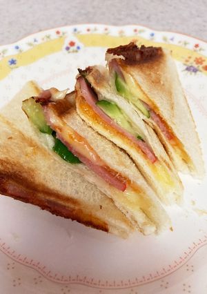 ハムチーズ&きゅうりのホットサンド♡-レシピのメイン写真