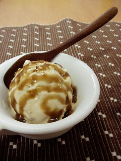 ヘーゼルナッツと黒蜜のアイスクリーム-レシピのメイン写真