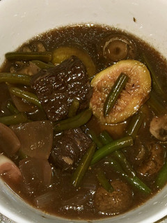 牛もも肉とイチジクの赤ワイン煮込み-レシピのメイン写真